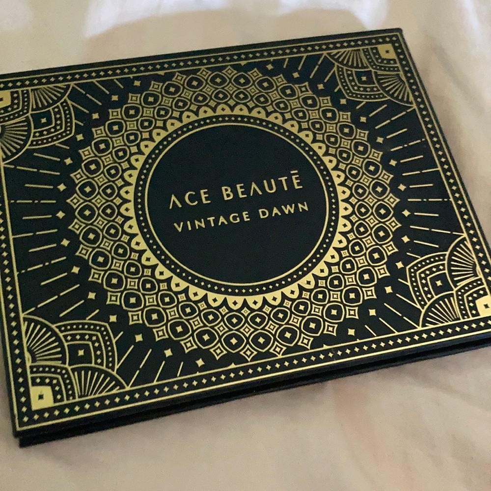Ace Beaute Eyeshadow Palette
